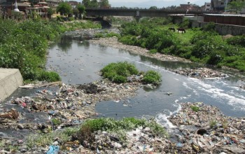 काठमाडौँ उपत्यकाका फोहर सभ्यताको स्रोत वाग्मती नदीमा....